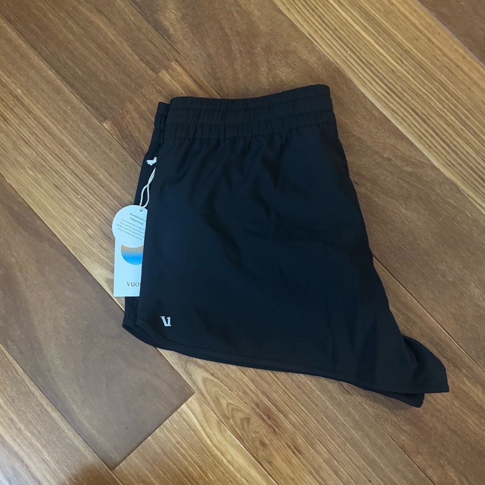 NWT Vuori clementine shorts - Picture 3 of 4